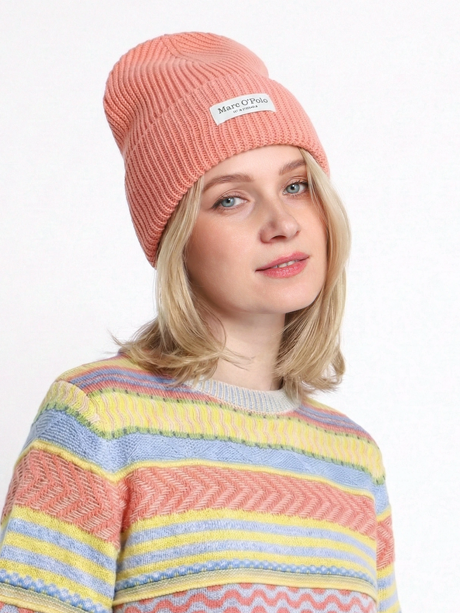 Шапка-бини кораллового цвета с отворотом из хлопка